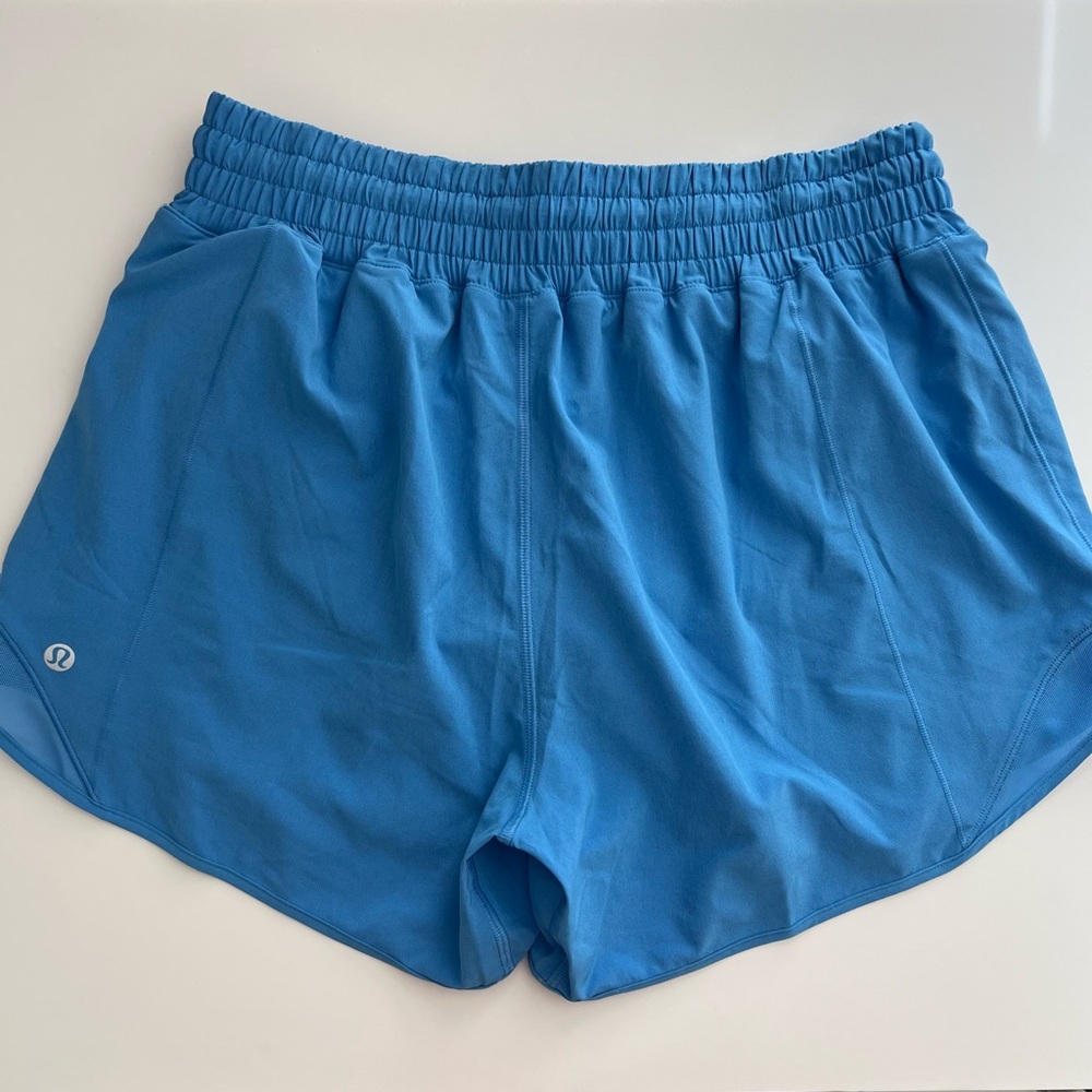 Lululemon Hotty Hot High-Rise Lined Short 4"
Pool Party
Size 8